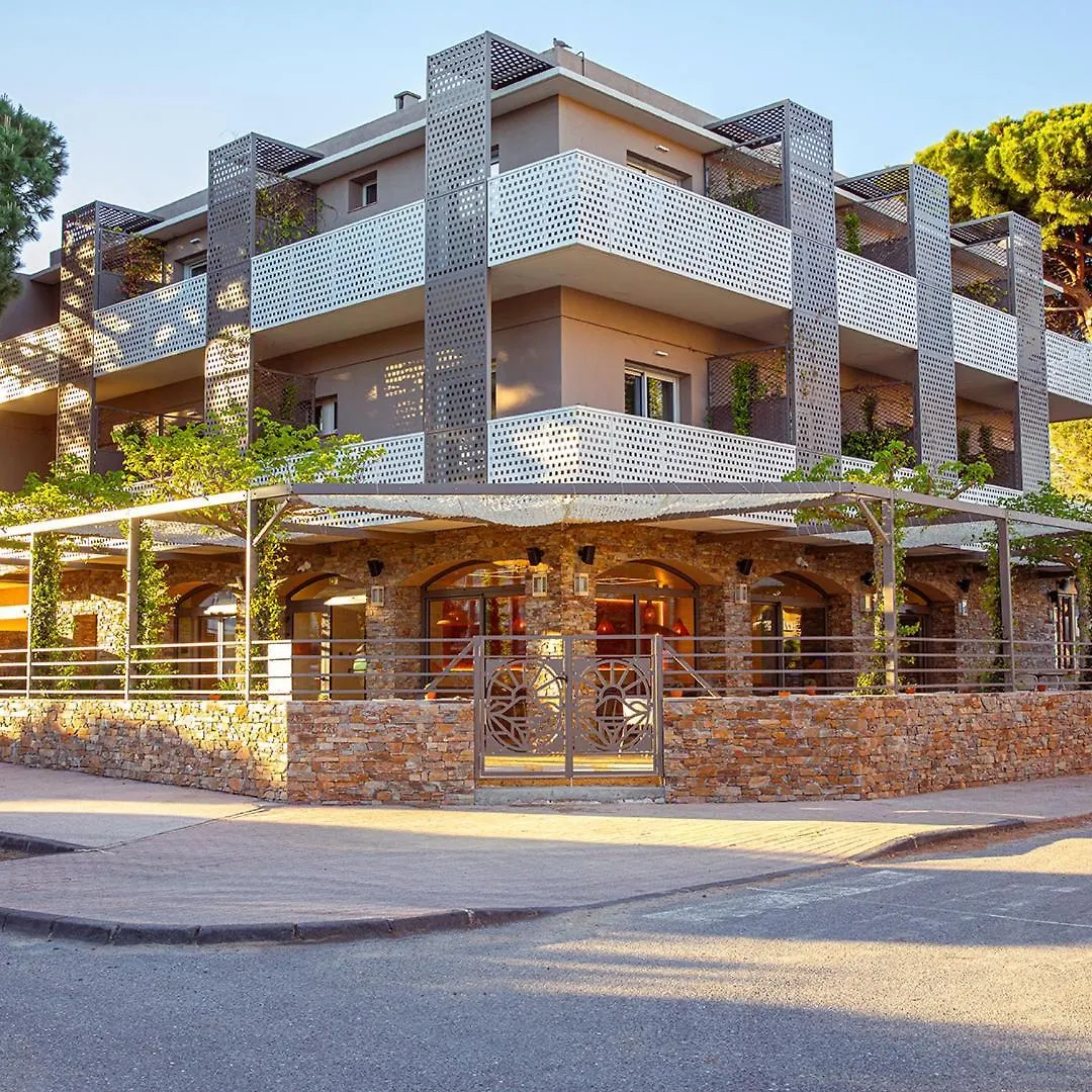 Hotel La Menado contacts
