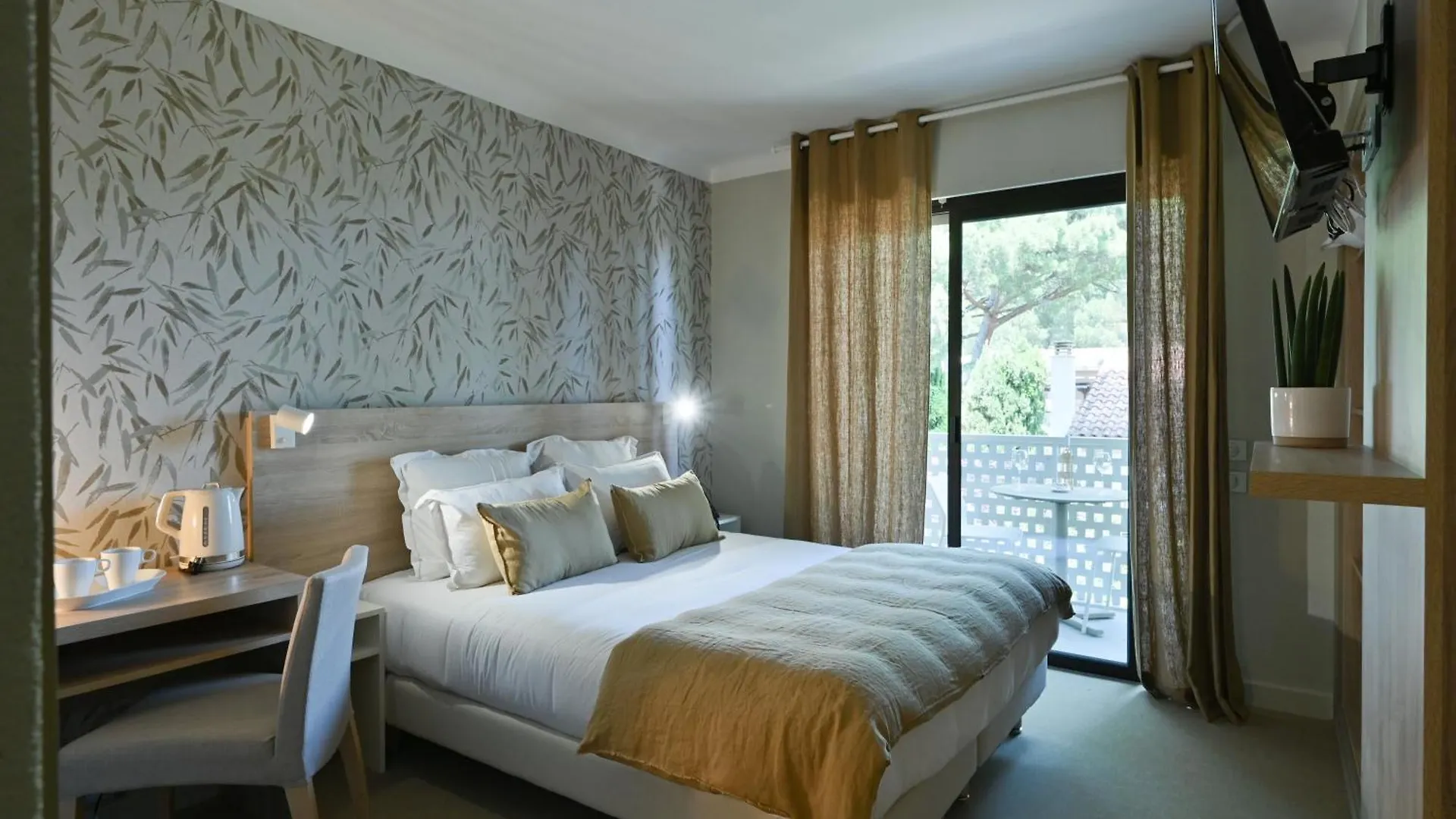 Hotel La Menado Cavalaire-sur-Mer 3*,  Francie